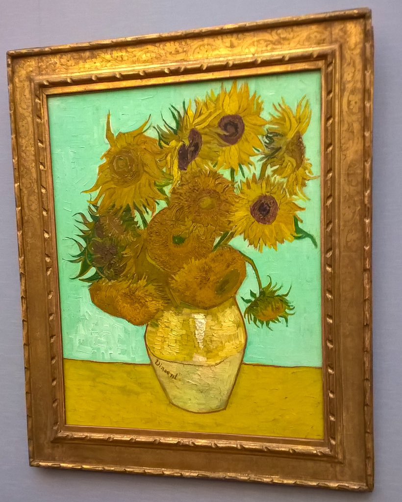 mueller_maks's tweet photo. Neue Pinakothek | München 

Sunflowers | van Gogh series

third version: blue green background https://t.co/kKCg4wS9Qp