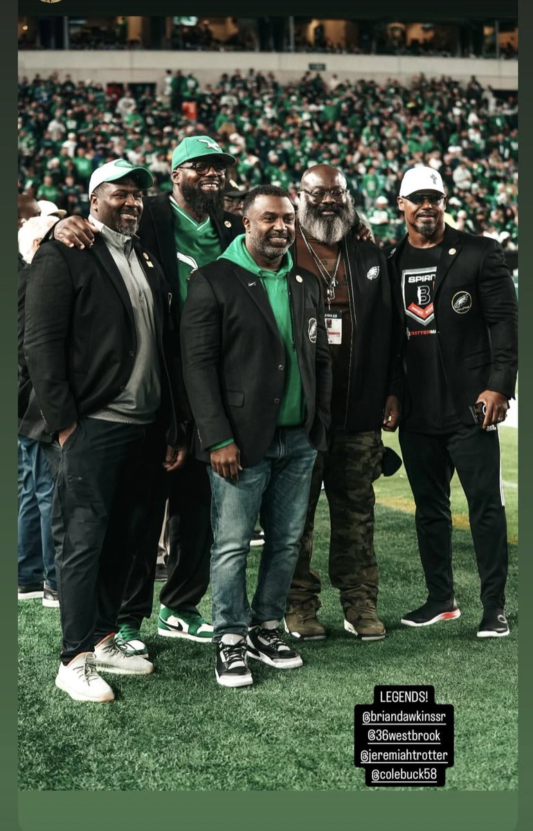 36westbrook's tweet image. We are missing a few of the guys but there’s nothing better than being with the men that went through the fire with you!! Iron truly sharpens iron!! Fellas, thank you for always holding me to the highest standard!! #blessed  @Eagles