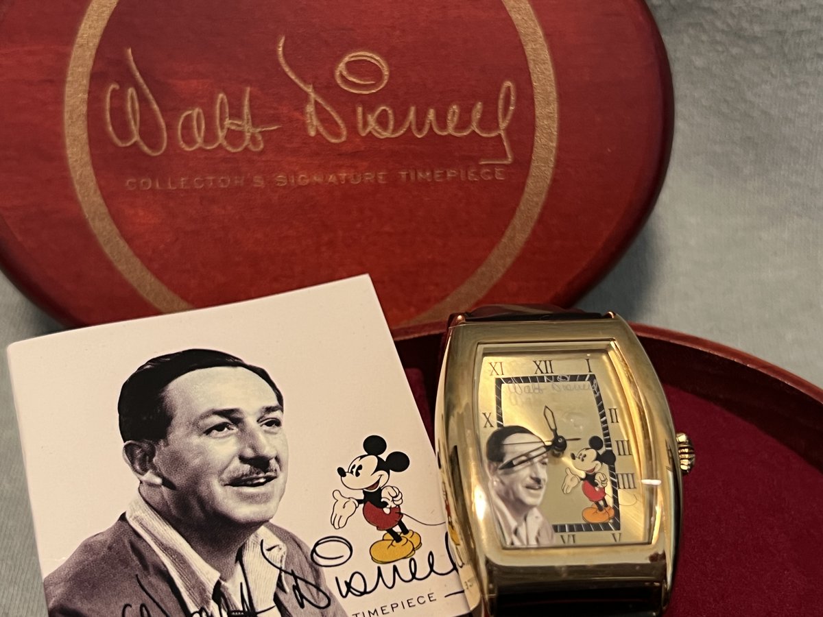 TeriE's tweet photo. VINTAGE #DisneyCatalog Timepiece #MICKEYMOUSE & #WALTDISNEY FOSSIL Watch #LimitedEdition 1000 FREE SHIP
#disneywatch #mickeywatch #vintagewatch #disneytimepiece #collectible #disneycollectible #fossilwatch #vintagewatch #disneygifts #giftideas #ebayfinds
https://t.co/2T4FJGgYYQ https://t.co/RjuRrn975c