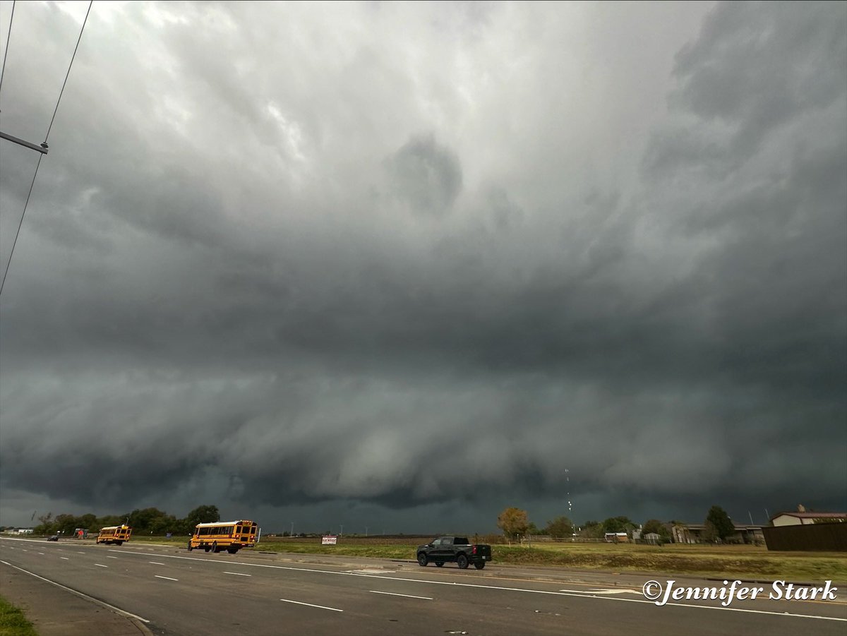 jstar79's tweet image. Nice shelf out in Lavon, TX earlier #firstalertweather @JesseWFAA @NWSFortWorth @NellyCarrenoTV