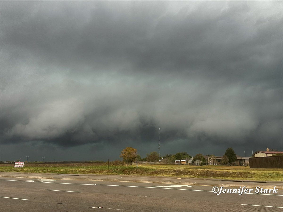 jstar79's tweet image. Nice shelf out in Lavon, TX earlier #firstalertweather @JesseWFAA @NWSFortWorth @NellyCarrenoTV