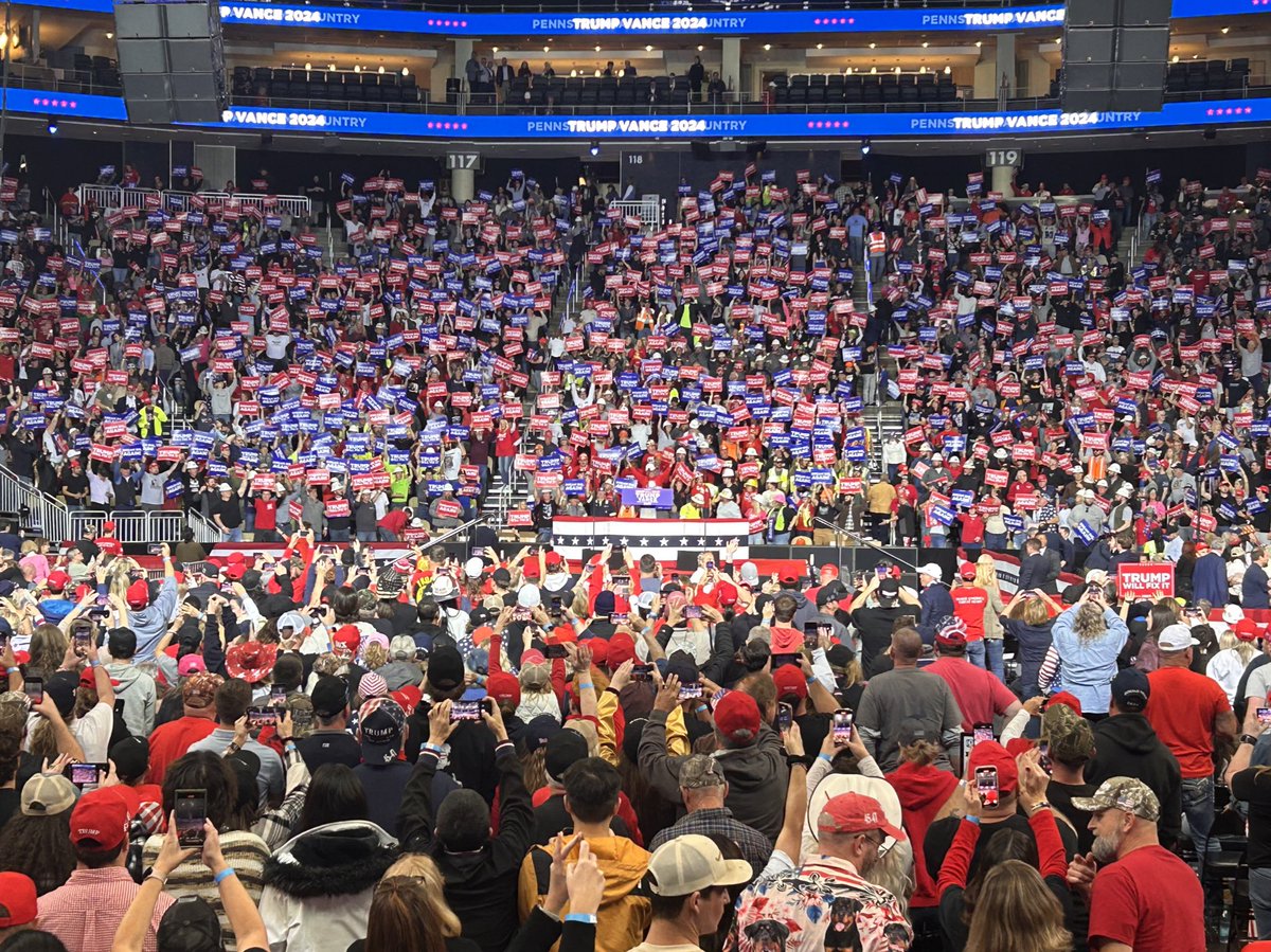 baldwin_daniel_'s tweet photo. 📍Pittsburgh, Pennsylvania.

The Last Dance.

President Trump incoming 🇺🇸 https://t.co/la0QINyz2O