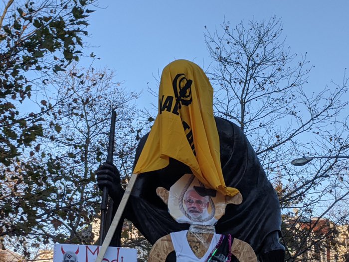 HinduAmerican's tweet photo. Yesterday’s events are a reminder that the #Khalistan flag doesn’t just remind one of the Air India bombing &amp; terrorism of the 1980’s, but its appearance evokes dread &amp; violence today for good reason.

Attacking a temple, a reporter @lalitkjha and a Gandhi statue in 3 frames… https://t.co/J7F4MmPssl