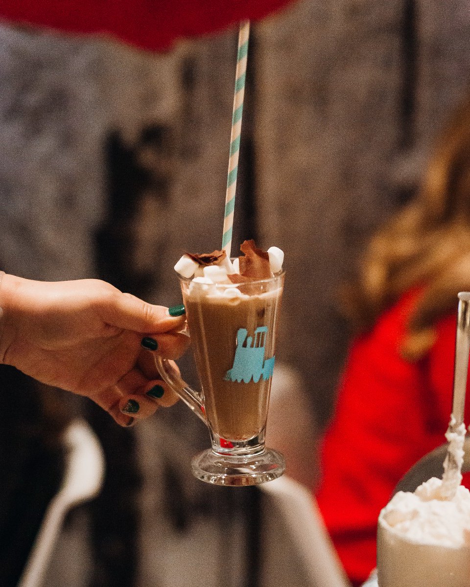 A mistle-toast to the holiday season! 

Brighten your season by adding a reservation to Winter Wonderland, a Holiday Pop-up at the Kauffman Center before your December show. 

Browse the specialty menu and make reservations today at kauffmancenter.org/winter-wonderl… ❄️

📸 Bernadette Hursh