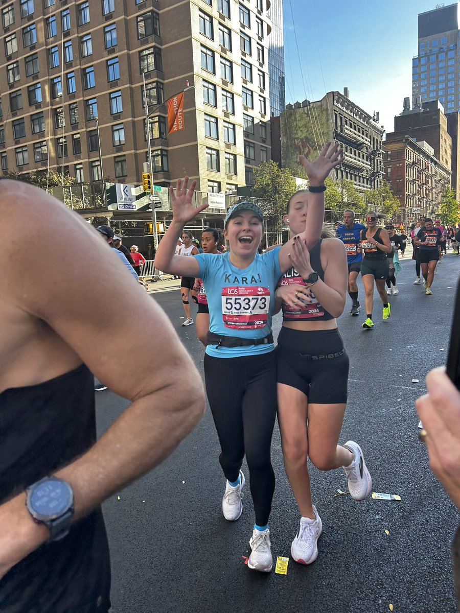 karahandelman's tweet photo. I ran the NYC Marathon yesterday and when I saw my parents I nearly knocked another runner over can someone find her so I can say sorry https://t.co/UQqBZxfDi0