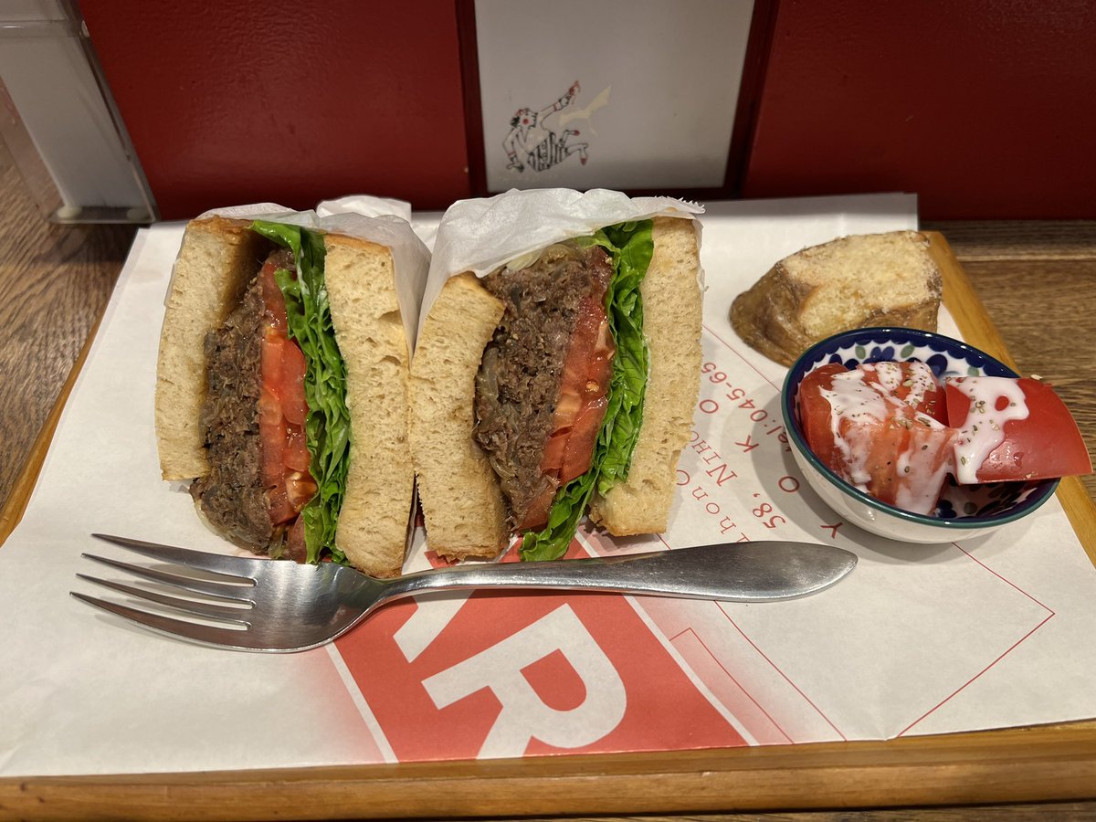 oitansan2's tweet photo. 猫ひたで潜入レポートしていた
「MARCY'S」さんでランチ。
自家製コンビーフサンドは
ボリューム満点でウマ天龍でした!!
帰りは大さん橋でポケモンGO
#MARCYS
#自家製コンビーフサンド
#猫ひた
#大さん橋
#ポケモンGO https://t.co/SnqYUsuouY