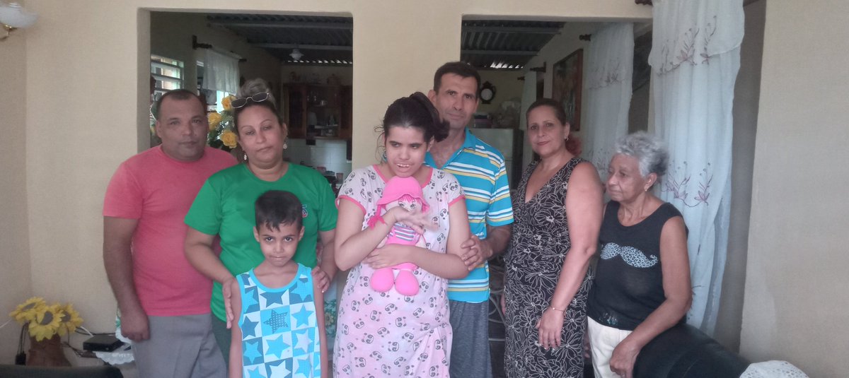 AlvYaili's tweet photo. Hasta la casa de la familia Rodríguez  llegamos,CDR 4 zona 108  Banes. Allí conocí a José C. y su hermana Sheyla,  pequeño que aportó con amor su donación para los necesitados y les envió cartas a los niños guantanameros, gracias familia 
 #CDRHolguin #CDRCuba #HolguinSi https://t.co/sx7NuzRVAs