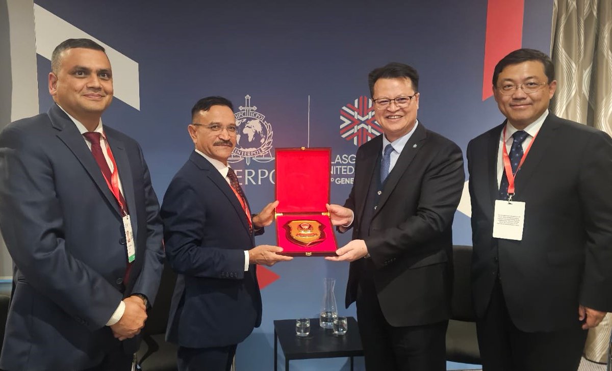 NepalPoliceHQ's tweet photo. United Kingdom (Scotland) को Glasgow मा कात्तिक १९ देखि २२ गतेसम्म संचालन भइरहेको इन्टरपोलको ९२ औं महासभामा सहभागी हुनुहुँदै प्रहरी महानिरीक्षक बसन्त बहादुर कुँवरज्यू
#NepalPolice #नेपालप्रहरी #Interpol #INTERPOL_HQ #BelieveInBlue #ToServeandProtect
@INTERPOL_HQ https://t.co/X6wPW155Kw
