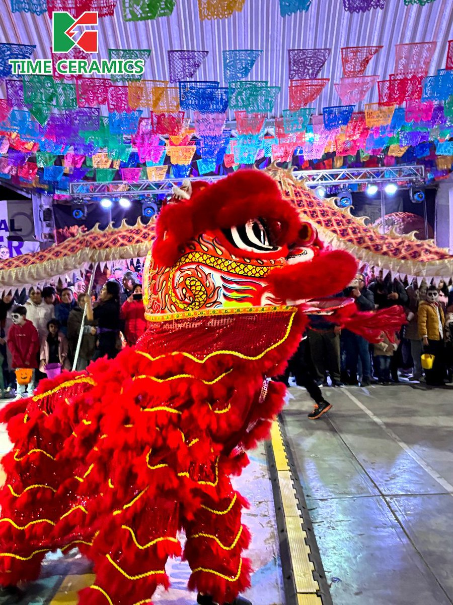 Time Ceramics participó en el desfile de Día de Muertos en Emiliano Zapata como parte del contigente con la tradicional danza de los dragones, fusionando culturas y rindiendo homenaje a los fieles difuntos.
#timeceramics #DíaDeMuertos #TradicionesQueNosUnen