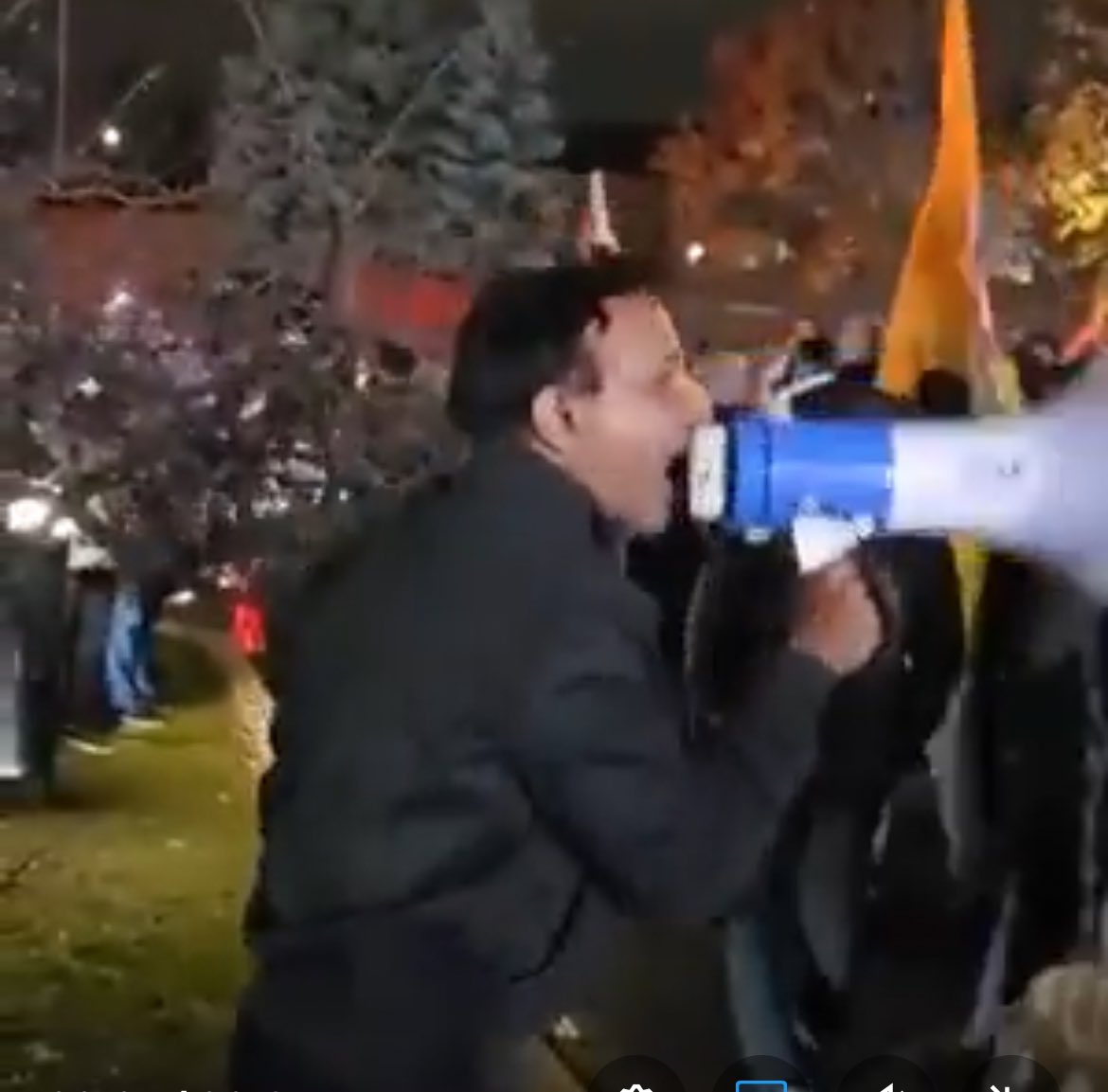 ID this guy and give to <a href="/rcmpgrcpolice/">RCMP</a> <a href="/RCMPONT/">RCMP in Ontario</a>  <a href="/csiscanada/">CSIS Canada</a>  🆘
#MakeHimFamous he must be charged with incitement to cause harm  
#1984SikhGenocide #Brampton