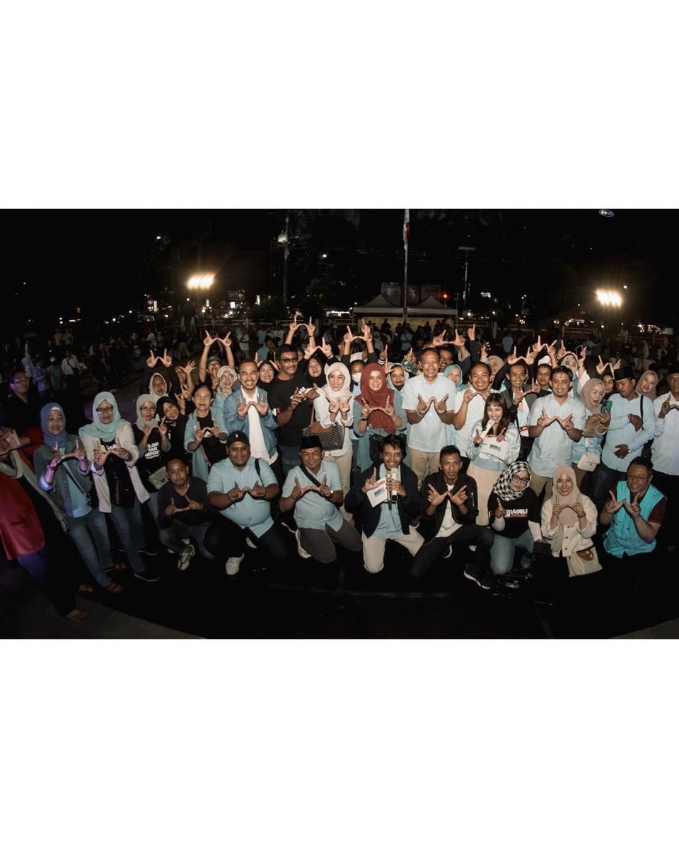 sam_ali_m's tweet photo. Matur suwunn, seluruh Relawan! Umak mboiss. ☝🏻☝🏻💥

Semoga tujuan kita diberkati oleh Allah dan WALI bisa menjadi pemimpin untuk Kota Malang. 

#MboisFest #1000event #MalangKotaEvent #KotaMalang https://t.co/ayubVJN9IN