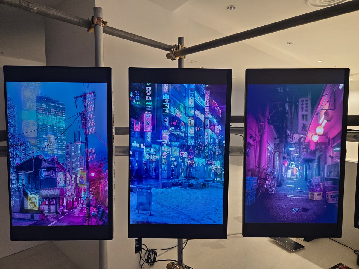 My art will be exhibited for one week in Shibuya. I'll be there all day today, drop by if you are around!!
SEIBU Bldg A, 2nd Floor