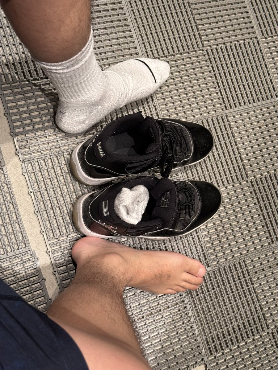 sneakerbear tweet media