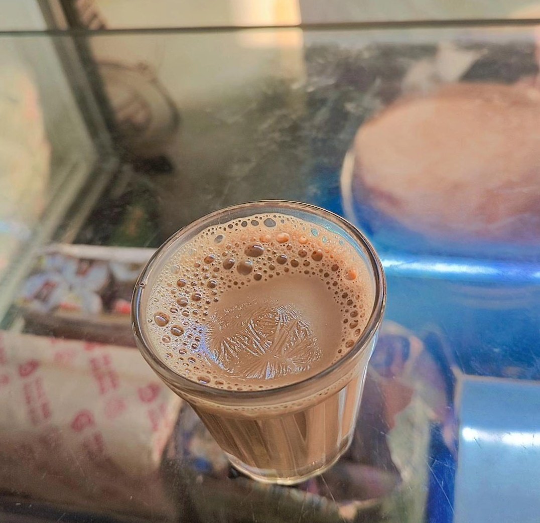 सुप्रभात दोस्तों....
कैसे हो आप लोग...
सुबह की  अच्छी शुरुआत चाय के बिना कैसे हो सकती है ,
आप सबके लिए गर्मागर्म चाय...
