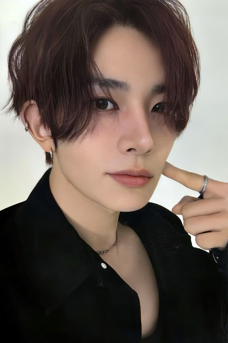 heeseungggiiee's tweet photo. no wonder heeseung’s UNSEEN pc got sold out quickly https://t.co/PmdhhX9Mei