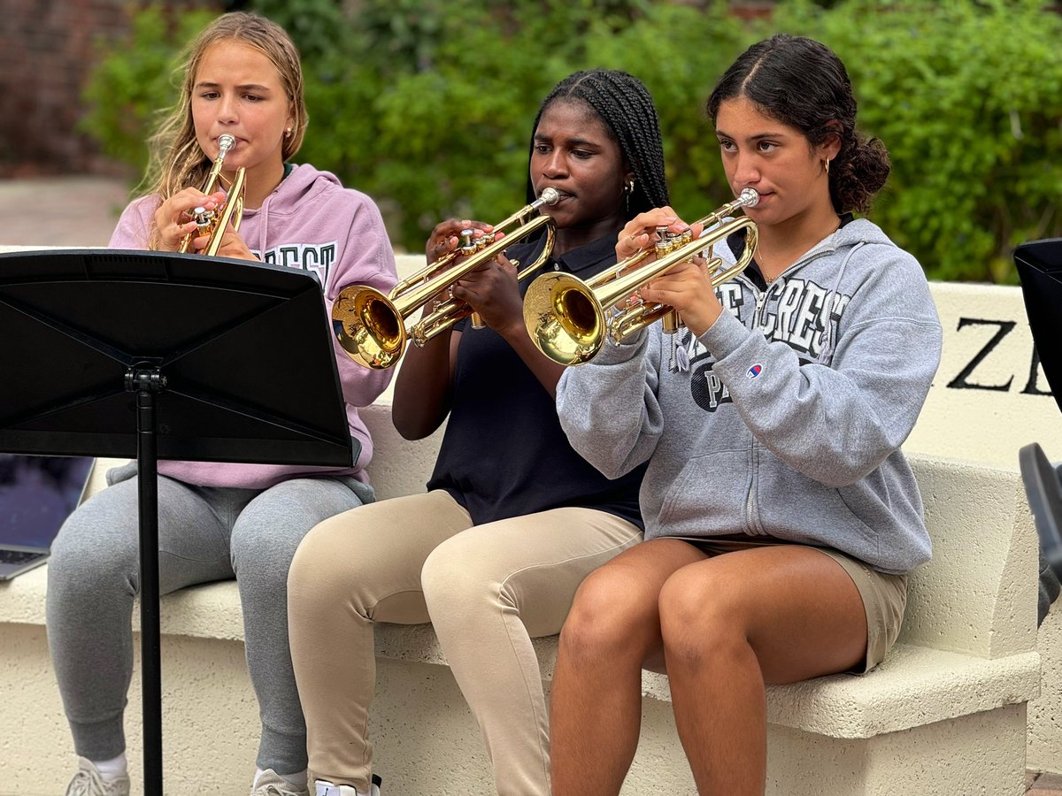 PineCrestArts's tweet image. Brass sectional with a view! 🎺☀️🌳 #PCBand students made the most of the sunshine and cutting-edge technology for a memorable outdoor learning experience today! #PCFineArts