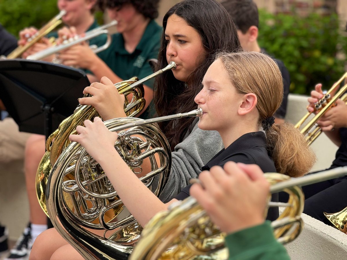 PineCrestArts's tweet image. Brass sectional with a view! 🎺☀️🌳 #PCBand students made the most of the sunshine and cutting-edge technology for a memorable outdoor learning experience today! #PCFineArts