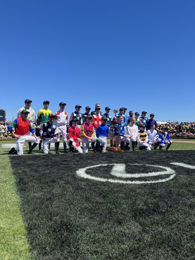 23 jockeys, 1 winner 🏆