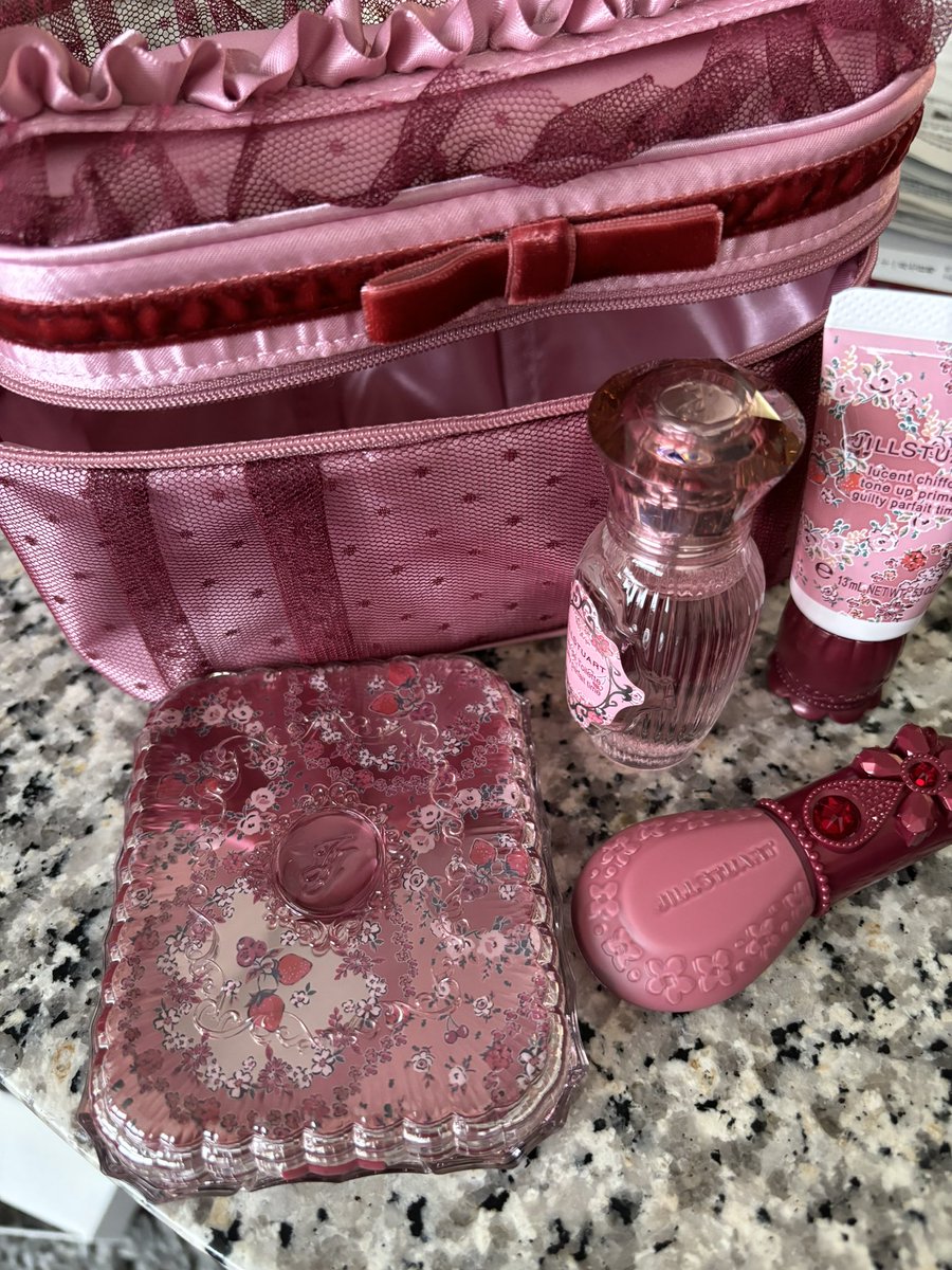 WolfHoney's tweet photo. あ、あ、あ、
か、かわいすぎいいいいい
#Jilstuart
#ジルスチュアート https://t.co/vsRBZ4kqmy