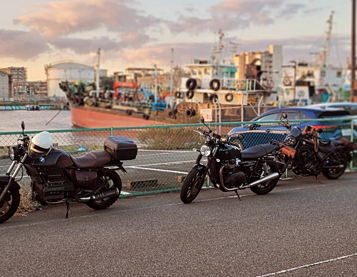 emilico818's tweet photo. やっぱりいいね❤️

#川崎 #千鳥運河 #triumph #triumph女子 #triumph東京ベイ #バイク好きと繋がりたい #バイク乗りと繋がりたい #大型バイク女子 #バイク女子 #helstons #speedtwin900 #shoeiexzero #shoei #恋人はバイク #トライアンフ女子 #motorimoda #motorimodaginza #ツーリング https://t.co/1FyVjpkYlB