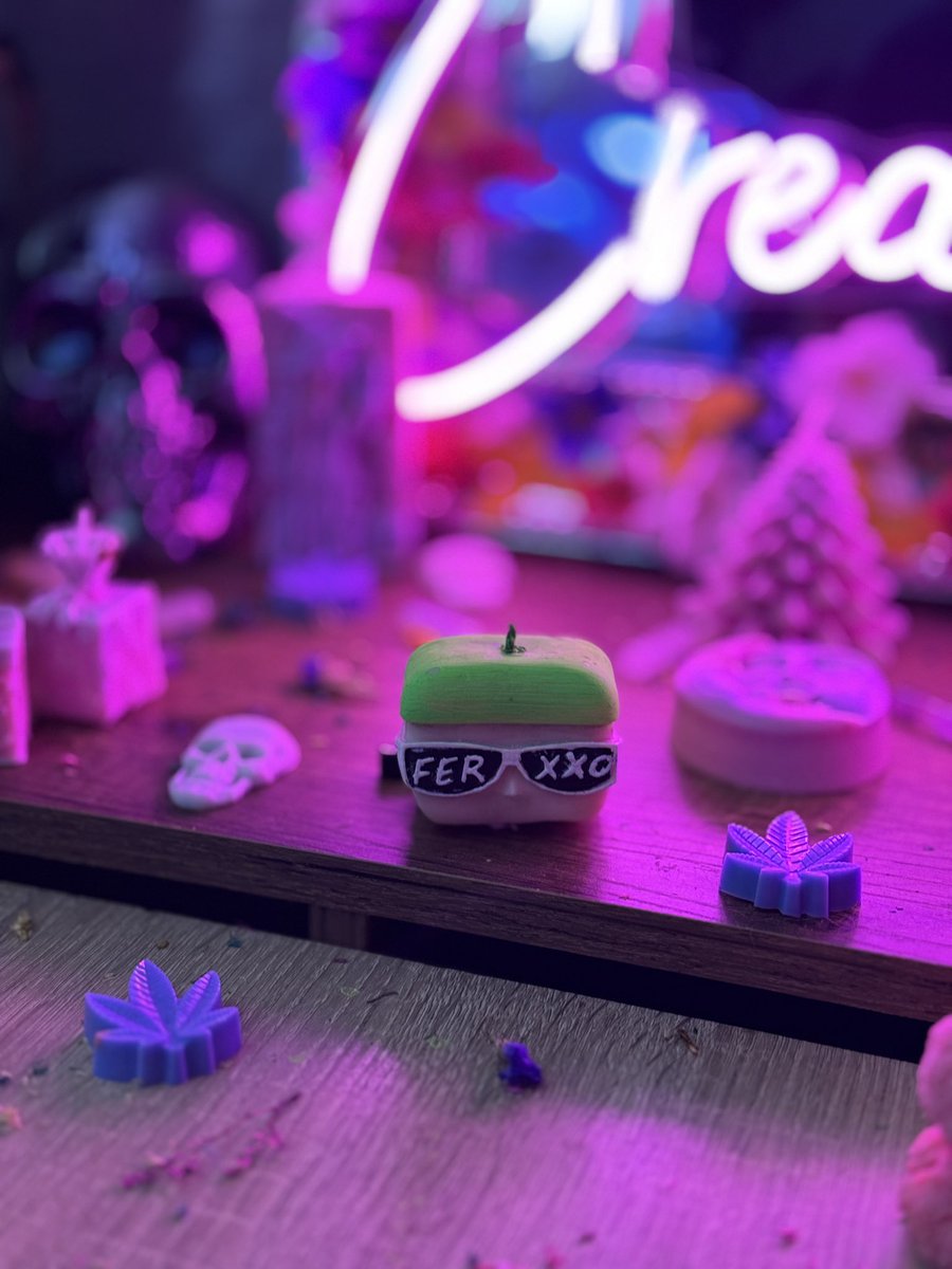 soyzatt_'s tweet photo. @feidsite Que salga pa prender la velita del ferxxo y escuchar este temazo 💚🥹😎 https://t.co/5aVqeo07GH