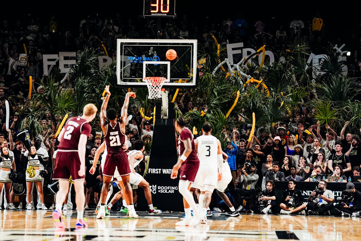 UCFKnights's tweet photo. The Return of the Fronds.

Only 6/12 free throws were made in the second half 👀 https://t.co/959KpXX15O