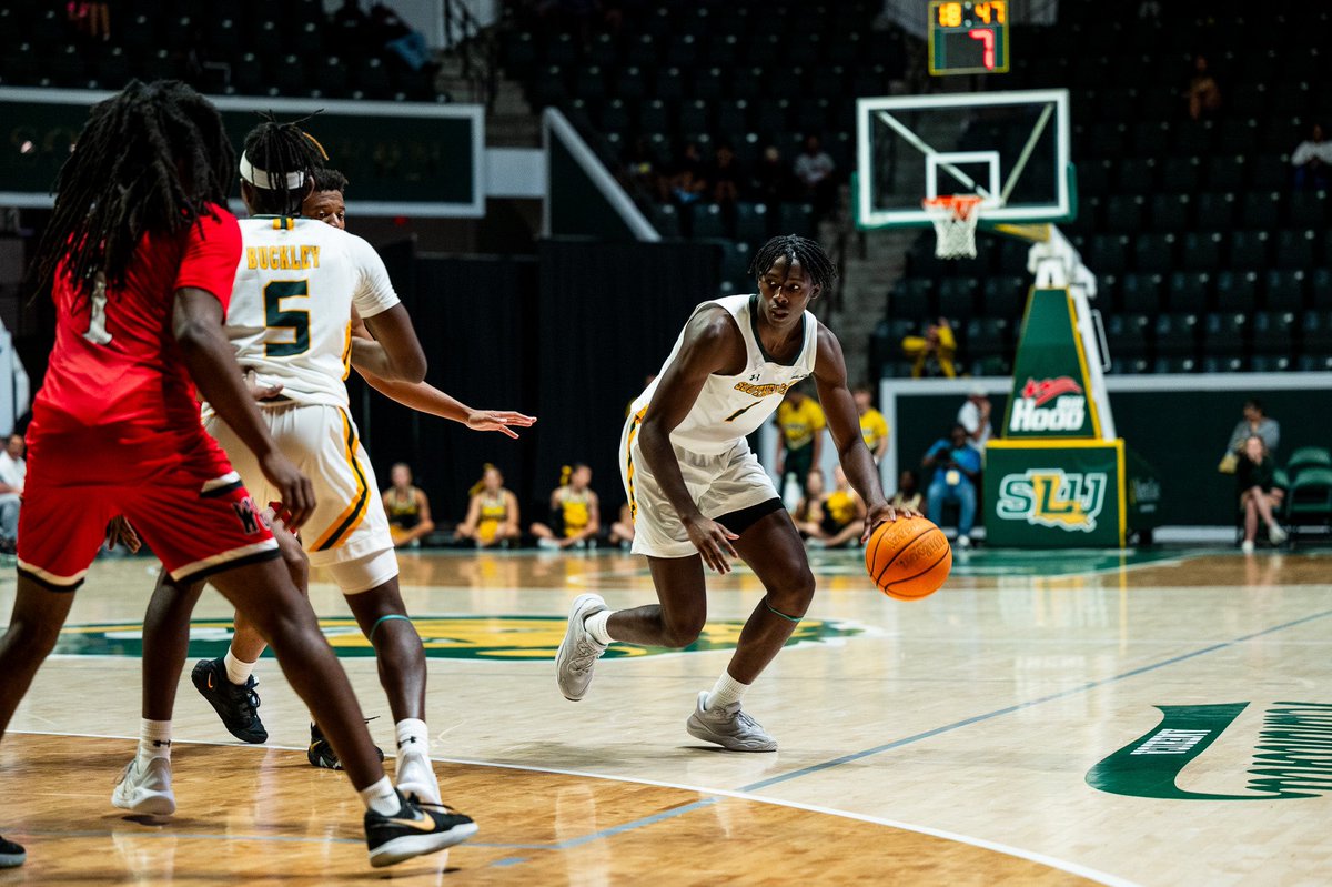 LionUpMBB's tweet photo. No better way to start the season! 🔥🔥

#LionUp https://t.co/xcQNGJ2X2d