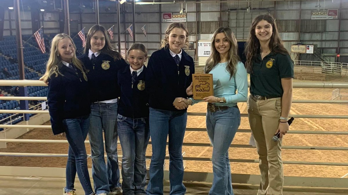 SkyhawkAggie's tweet photo. ‘@UTMFFA hosted 30 High School & Middle School FFA teams today at the West TN FFA Livestock Judging CDE. Congratulations to not only winning teams from Gibson High School & Dyersburg Middle School, but all who competed in this high impact learning experience. #UTMlovesFFA https://t.co/RGsKQn6Hh1