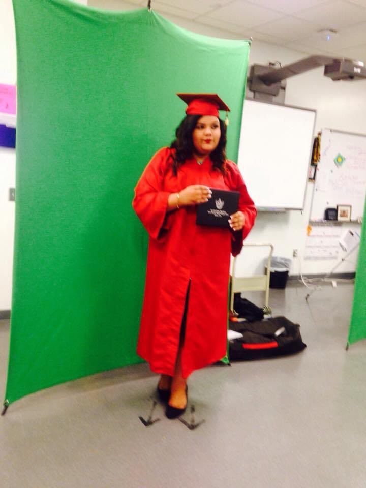msycastillo's tweet photo. Proud 1st Gen high school, associates and bachelors and now pursuing a masters @uhdowntown ๐ฅน couldnโt do it without my support system ๐ #FirstGenerationWeek https://t.co/yOEjtoPlBl