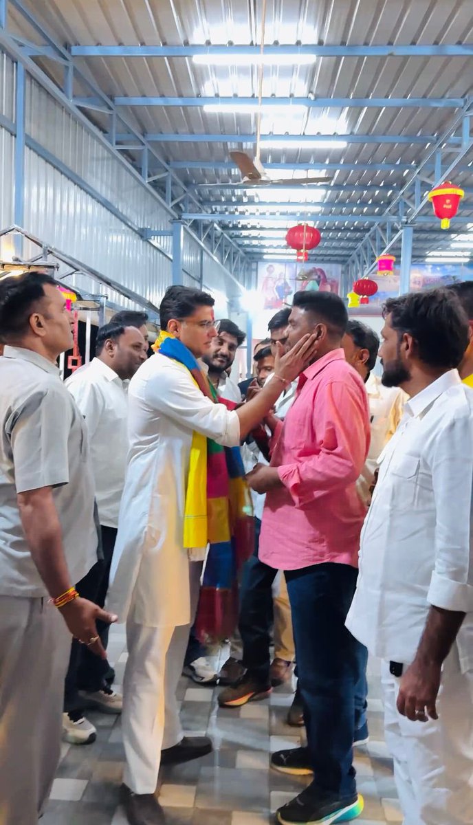 गुरु का शिष्य के प्रति भाव।

<a href="/SachinPilot/">Sachin Pilot</a> <a href="/Rahulkherli1/">राहुल खेडली</a>