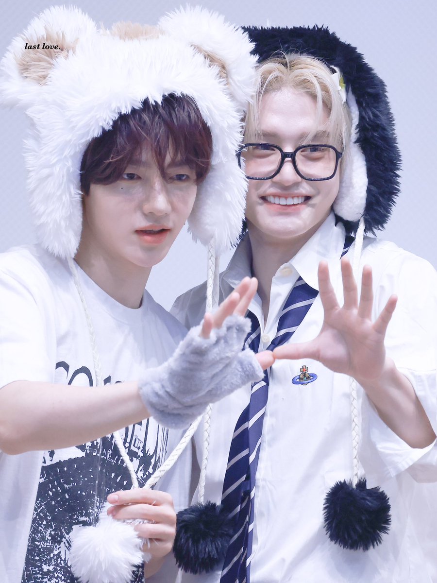 9800archive's tweet image. Another HD Photo for this matnaez moment!!

#ZEROBASEONE #ZB1 #KimJiwoong #김지웅 #Zhanghao #장하오