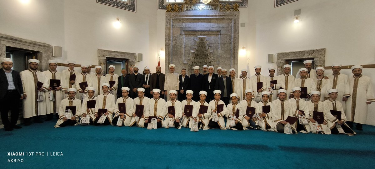 İlçemizde düzenlenen hafızlık İcazet merasimine katılan il Müftümüz sayın <a href="/bekirderin60/">Bekir Derin</a> hocamıza birbirinden değerli hocalarımıza ve cemaatimize teşekkür ederiz 
Hamzababa Kur'an Kursu Yaptırma ve Yaşatma Derneği Yönetim Kurulu Başkanı Hüseyin Akbıyık