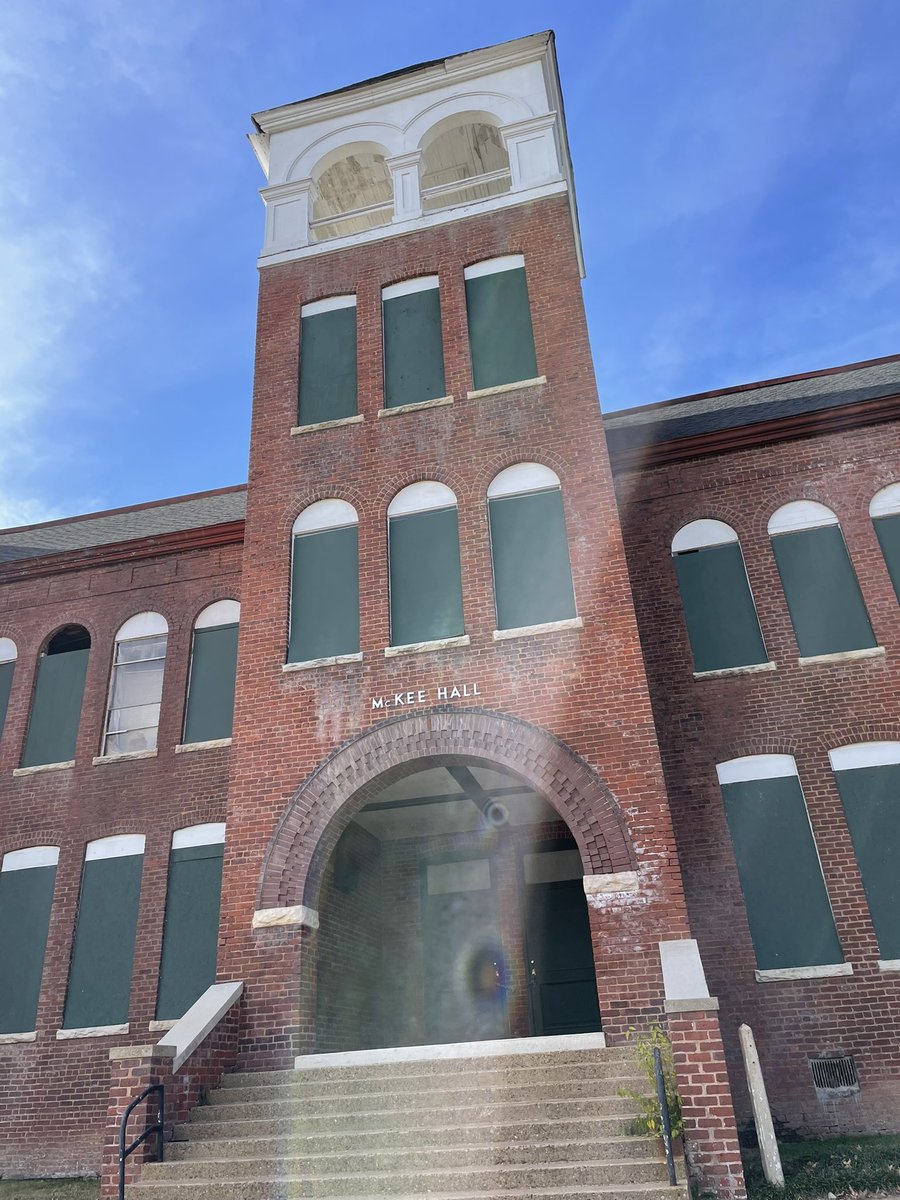 keithroysdon's tweet image. Hate to see a portion of #KnoxvilleCollege burn tonight. Some photos of the long-unused campus I took last summer.