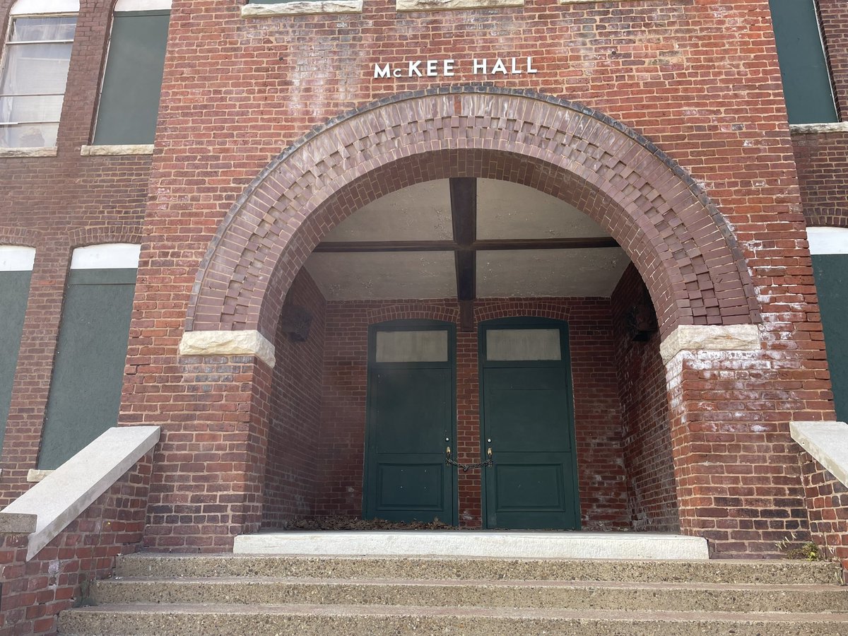 keithroysdon's tweet image. Hate to see a portion of #KnoxvilleCollege burn tonight. Some photos of the long-unused campus I took last summer.