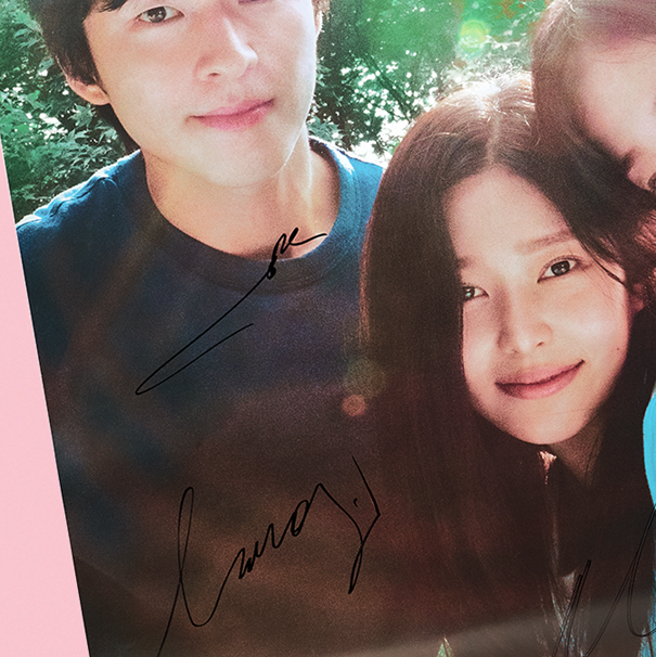 CGV_KOREA's tweet photo. 조합 치이는 청설즈 미모.. 게다가 귀욤 뽀짝한 크리스마스 고백 서사까지?!?
감격해버린 CGV가 준비한 더 미띤 달란트 🎁

이번주 청설 관람 후 인용으로 인증하신 고객님들께
배우님들의 수줍 친필싸인이 들어간 대왕포스터를 선물로 드려요❤
※ 찐 친필입니다. 프린트 아닙니다.

일정: 11/6(수) ~ 11/10(일)
발표: 11/11(월)
경품: 청설즈 친필 대왕 포스터(10인)