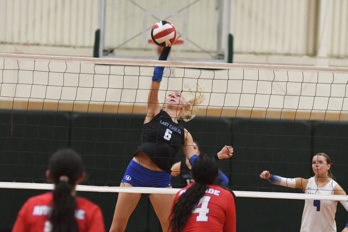In less than 1 hour, the Decatur Lady Eagles (26-13) picked up their first playoff trophy by sweeping Carter-Riverside 25-8, 25-8, 25-8 Monday at Fort Worth’s Jack A. Billingsley Fieldhouse. 

STORY: wcmessenger.com/articles/decat…