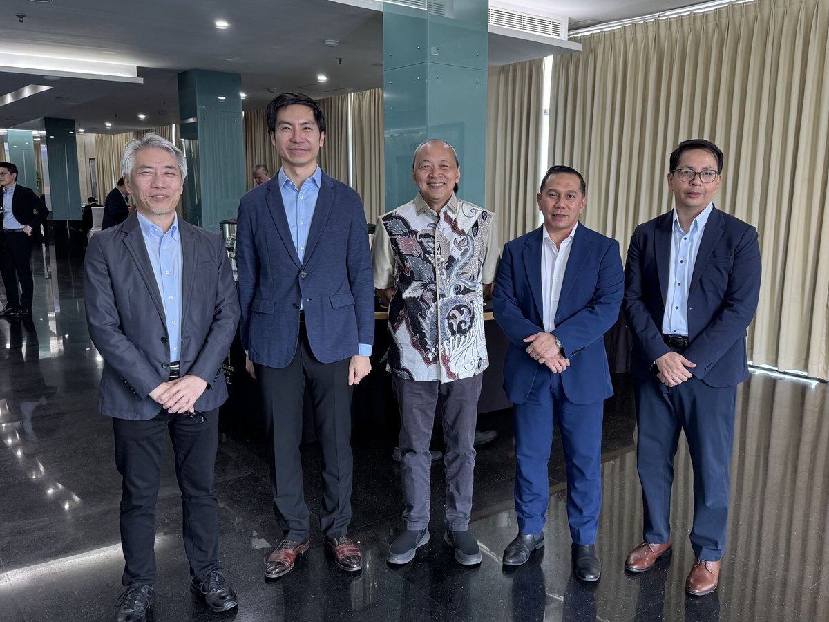 APNIC Director General tweet media