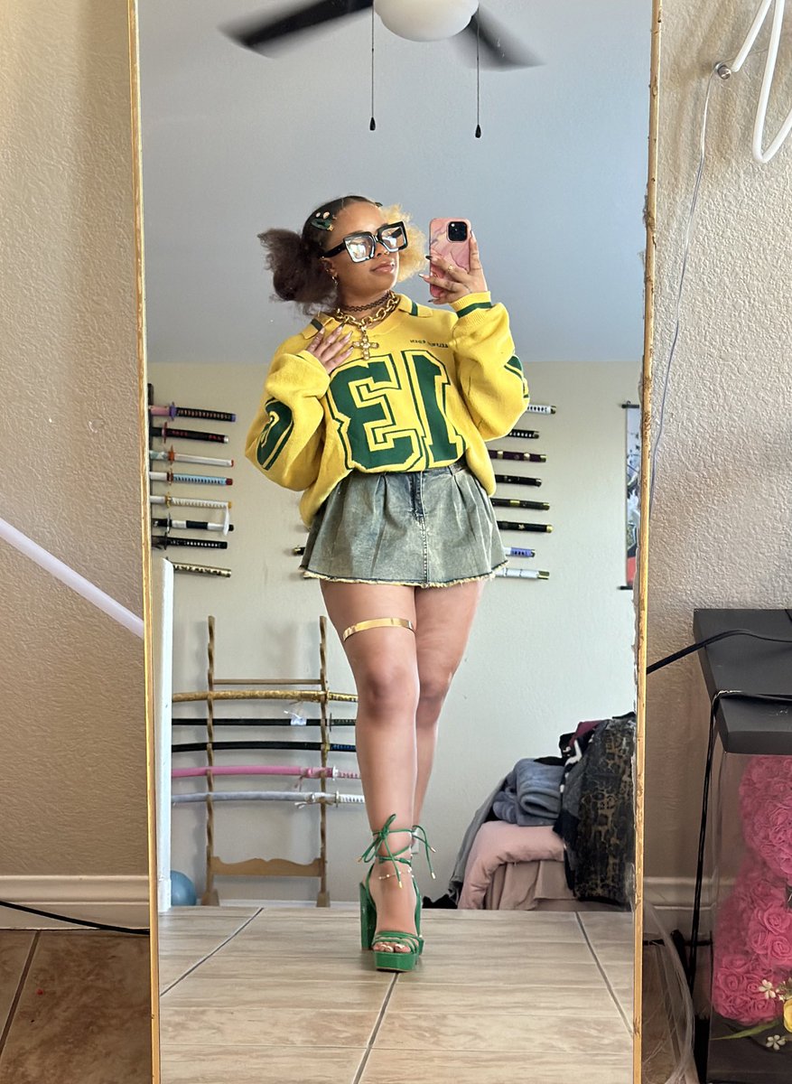 kikicheea's tweet image. Outfit 1 or 2? Which looks better 🤔