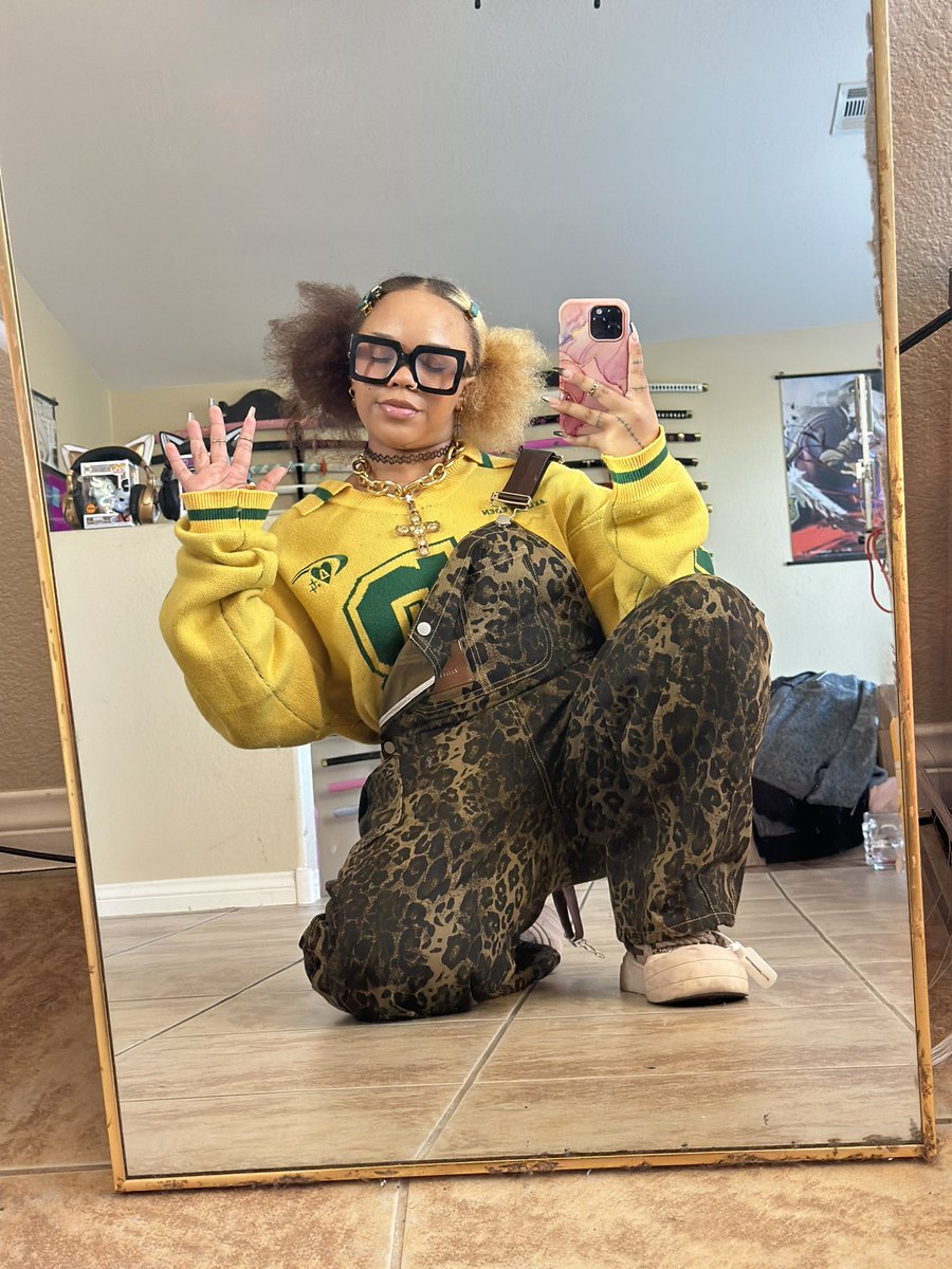 kikicheea's tweet image. Outfit 1 or 2? Which looks better 🤔