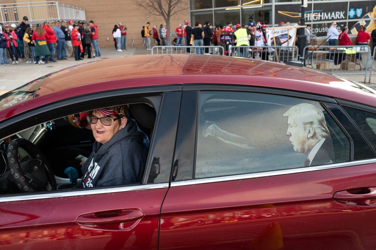 PublicSourcePA's tweet photo. Scenes from Republican presidential nominee Donald Trump's rally at PPG Paints Arena in Uptown, a neighborhood of Pittsburgh. 

(📸: @StephStrasburg for @PublicSourcePA) https://t.co/3EAvP9dnBv
