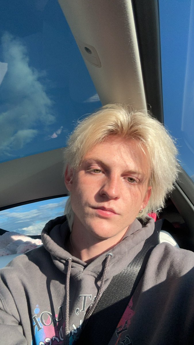 TwinkBot69's tweet photo. Today sucks peen? Anyone else feel this way? #gay https://t.co/WNgJYTwBCz