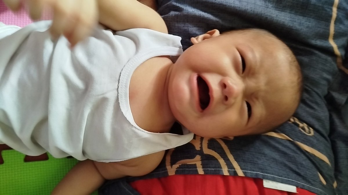 sister_pham's tweet photo. Yesterday was the first time na tinignan ko yung pamangkin ko and I just feel like I'm going to cry kasi potek, mahal na mahal ko 'tong tyanak na'to. And it's also the first time that I told him that I love him so much. https://t.co/3hZxXDOOik