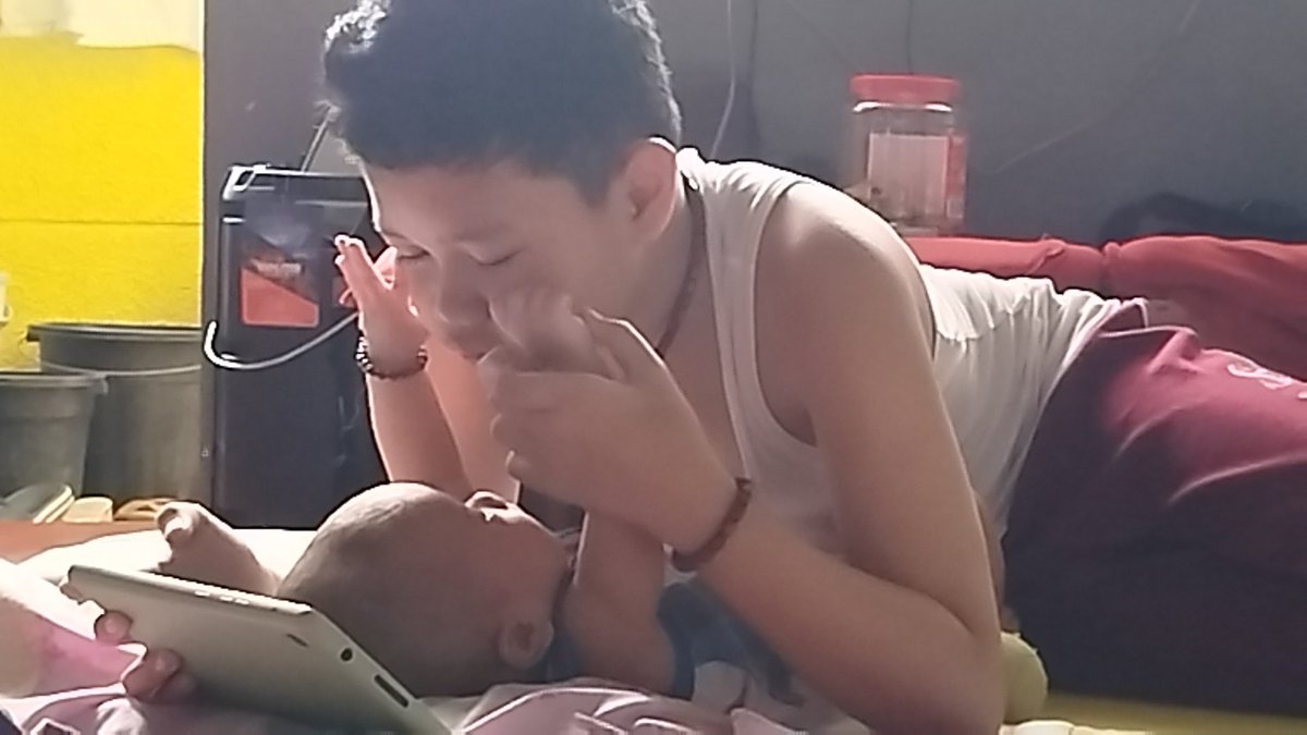 sister_pham's tweet photo. Yesterday was the first time na tinignan ko yung pamangkin ko and I just feel like I'm going to cry kasi potek, mahal na mahal ko 'tong tyanak na'to. And it's also the first time that I told him that I love him so much. https://t.co/3hZxXDOOik