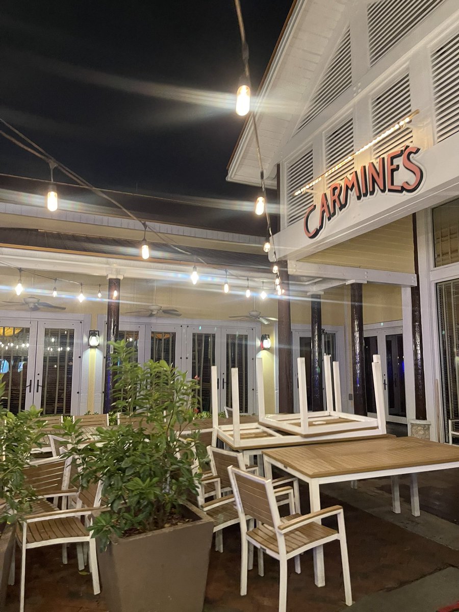 utahcigar's tweet photo. It is ridiculous that a busy resort, @atlantisbahamas, closes so many restaurants daily, year after year, making it nearly impossible to eat when on vacation, and this isn't all of them tonight! To include Poseidon, Shake Shack, and the deli.  There are more closed than open and you're on an island!