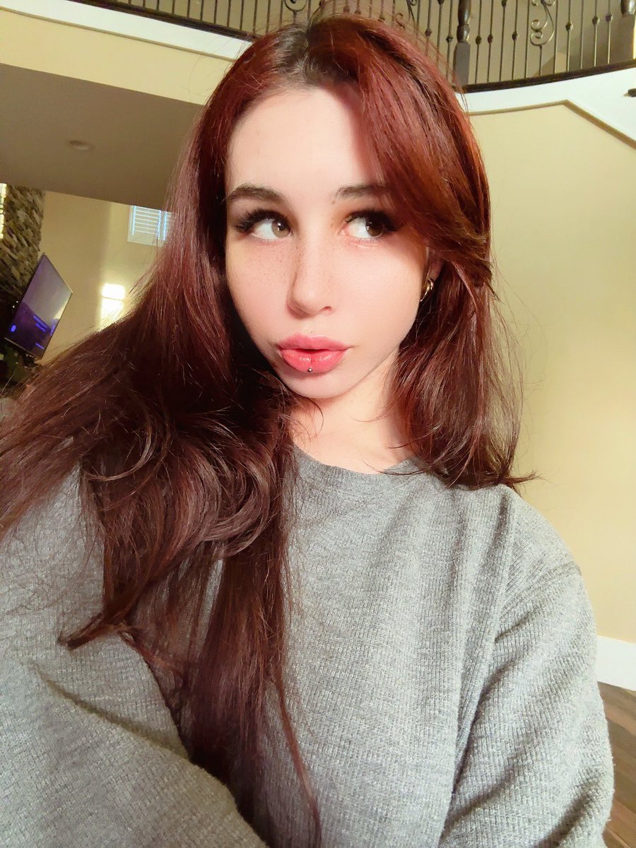 kiwithesmol's tweet photo. heyyy 🤗✨ https://t.co/NWbwW4Nmjv