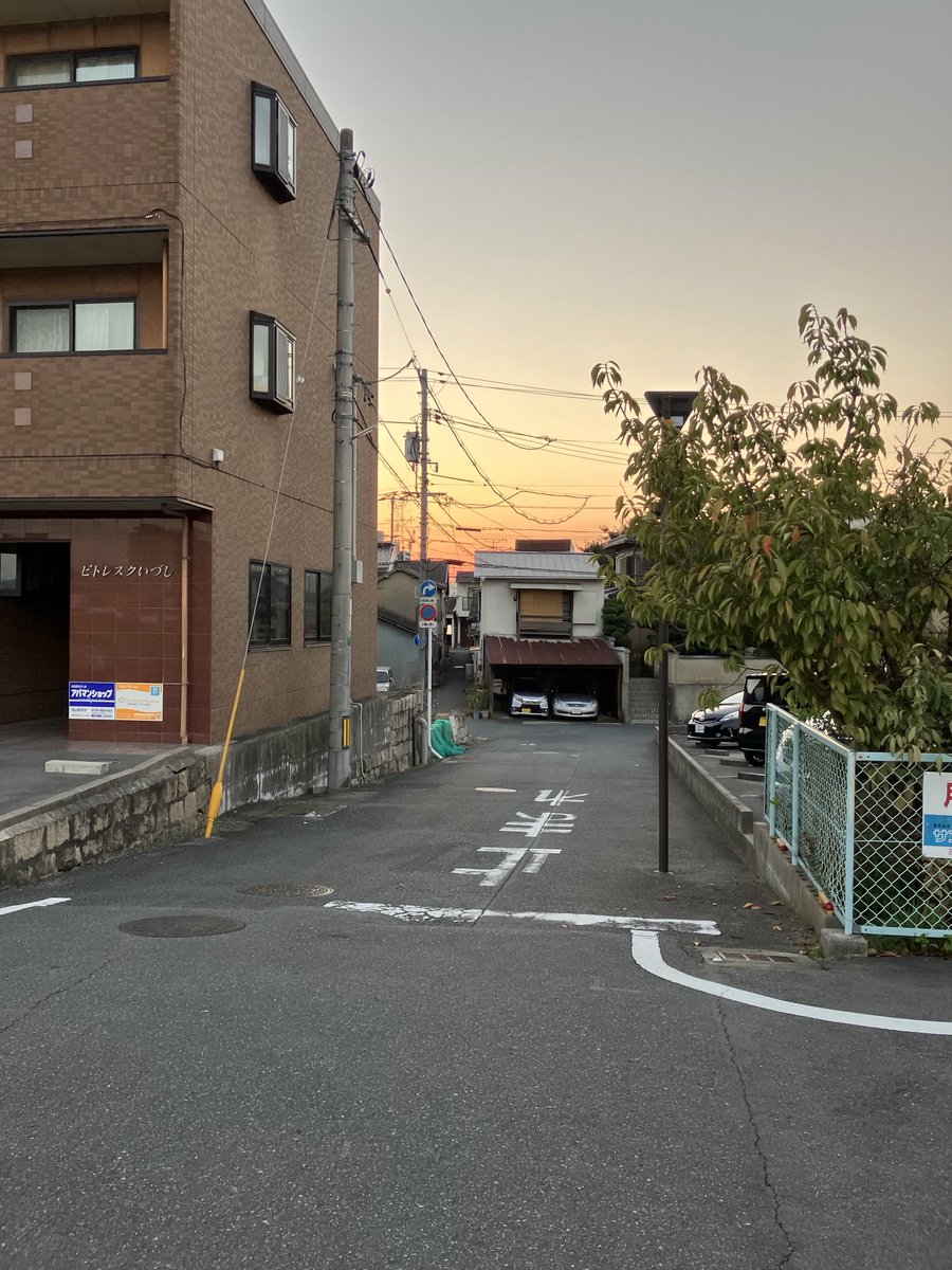 岡山映画祭、予定どおり４作品観ることができて、打ち上げにも参加して、もうすぐ新幹線に乗ります。
スタッフの皆さん、ゲストの皆さん、ありがとうございました！
40年前に暮らした家は、当然新しい建物になっていたけれど細い道も旭川も変わらず迎えてくれました。福間健二が川の詩を書いた風景です