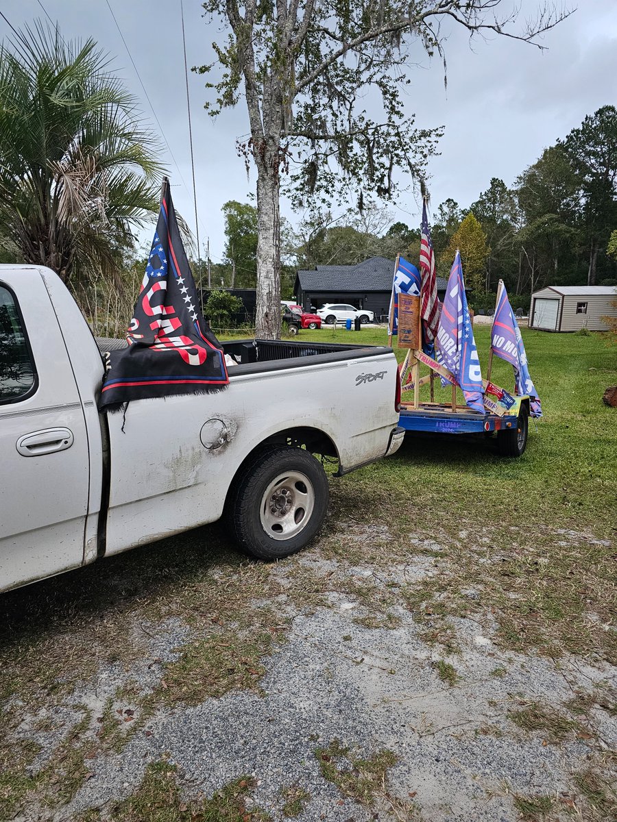 sawpine9's tweet photo. READY 2 ROLL IN THE MORNING. FLAGGING FOR TRUMP IN BAKER COUNTY,FLORIDA .
#Macclenny #BakerCounty #Sanderson #Olustee #Glenstmary #Taylor https://t.co/UvitFGVeGM