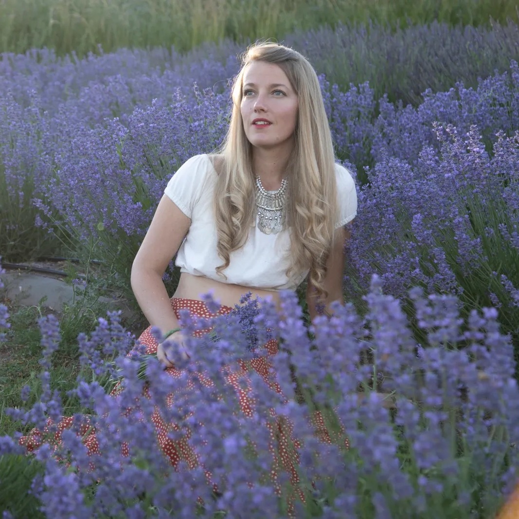 KRFC 88.9 FM Locally Sourced: Gabrielle Louise LIVE in-studio on 11/6 at noon (MST)

Tune to 88.9 FM or online at KRFCFM.ORG

Locally Sourced is generously supported by Dame Jackie and Ed Warner and sponsored by Breeze Thru Car Wash.