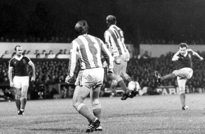 DanBloke's tweet photo. ITFC On This Day : Wednesday November 5th 1980
Despite a 2-0 defeat in ice-cold Prague, Town advanced to the UEFA Cup 3rd Round by 3-2 on aggregate, mainly thanks to a heroic Kevin Beattie performance in his third game of the season.
#ITFCOTD https://t.co/EQXADRm2qg https://t.co/7CPX2bUBks