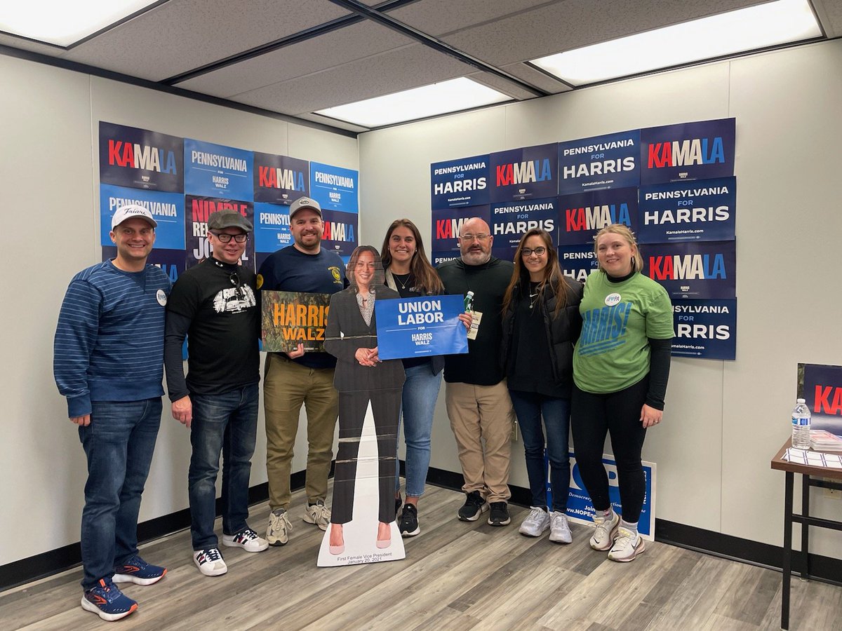 Ehamm15's tweet photo. This RI crew is heading home after a GOTV weekend well spent, knocking doors for @KamalaHarris and @Tim_Walz in Harrisburg, PA #VoteKamala @RIDemParty #DoSomething https://t.co/pGCmfavuEI